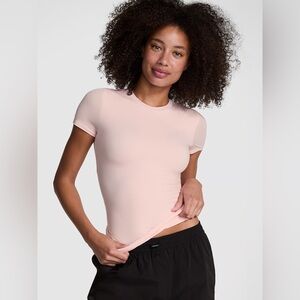 PINK BASE STRETCH SHORT-SLEEVE TEE